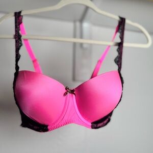 Victoria's Secret Pink and Black T-Shirt Bra with Underwire